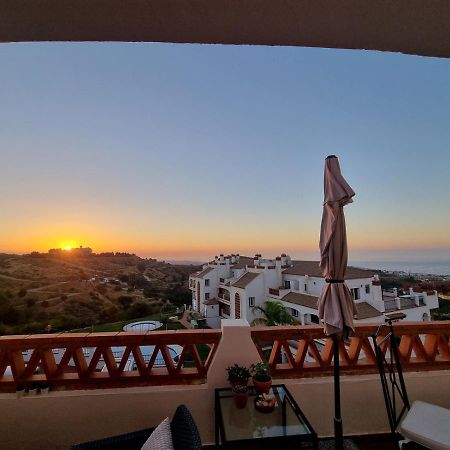 Elegant Apartment With Fantastic Views At The Top Of Calahonda Sitio de Calahonda Екстер'єр фото