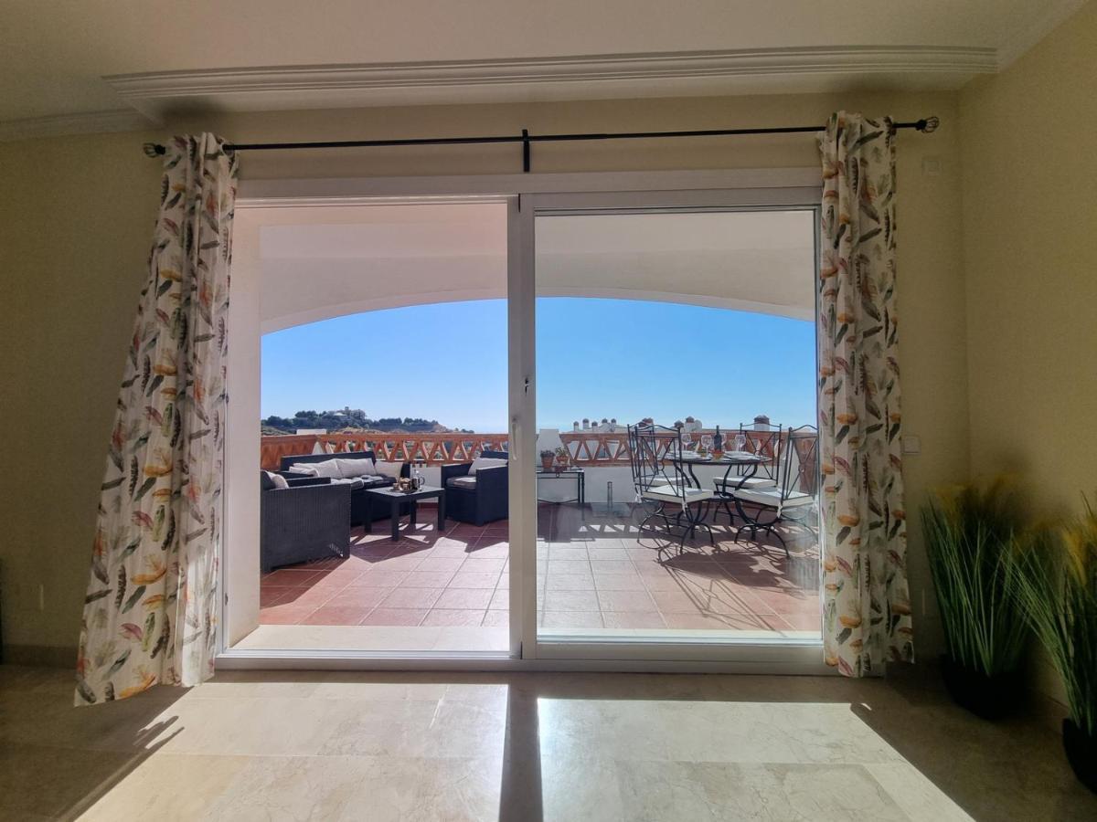 Elegant Apartment With Fantastic Views At The Top Of Calahonda Sitio de Calahonda Екстер'єр фото