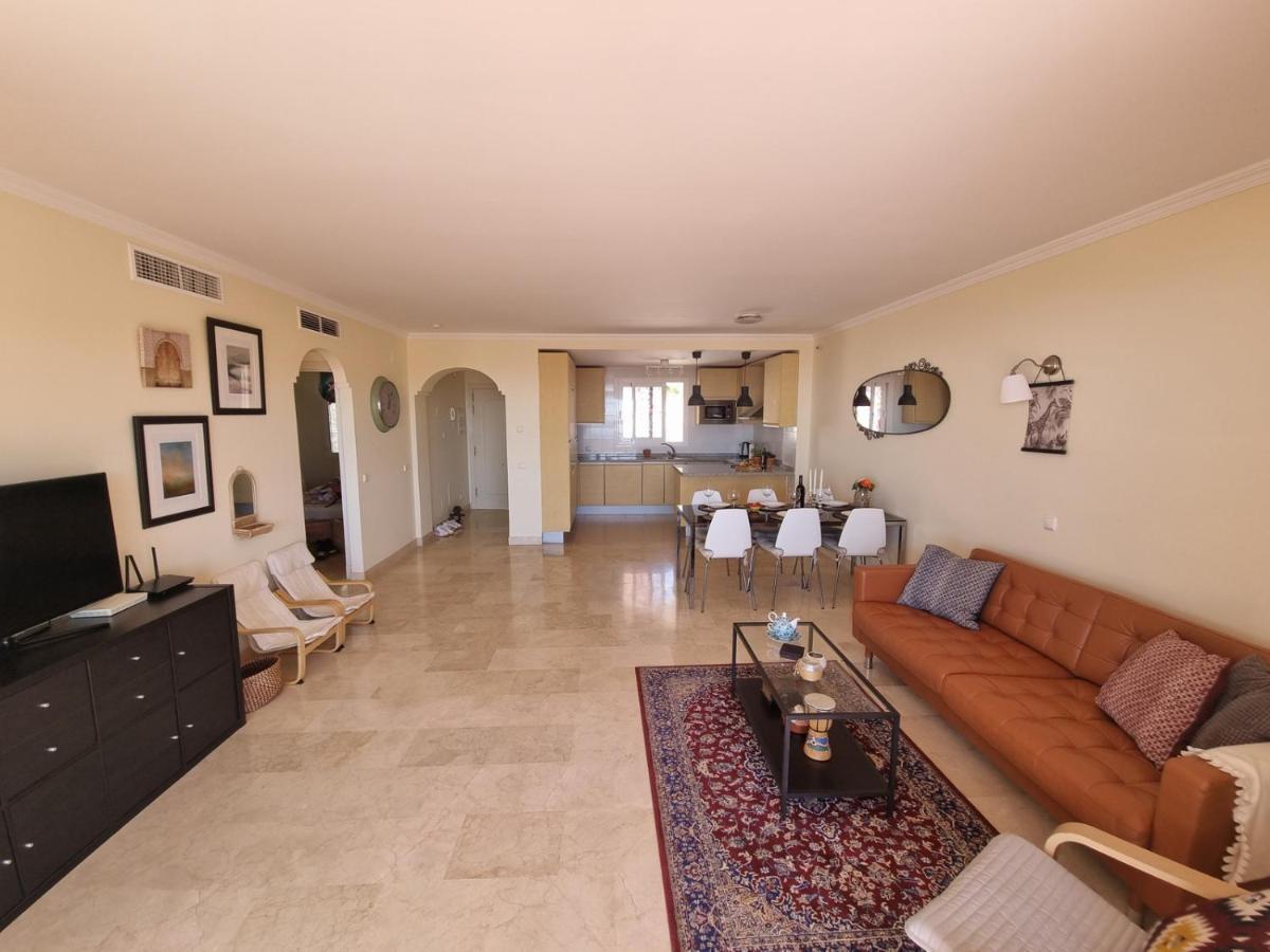 Elegant Apartment With Fantastic Views At The Top Of Calahonda Sitio de Calahonda Екстер'єр фото