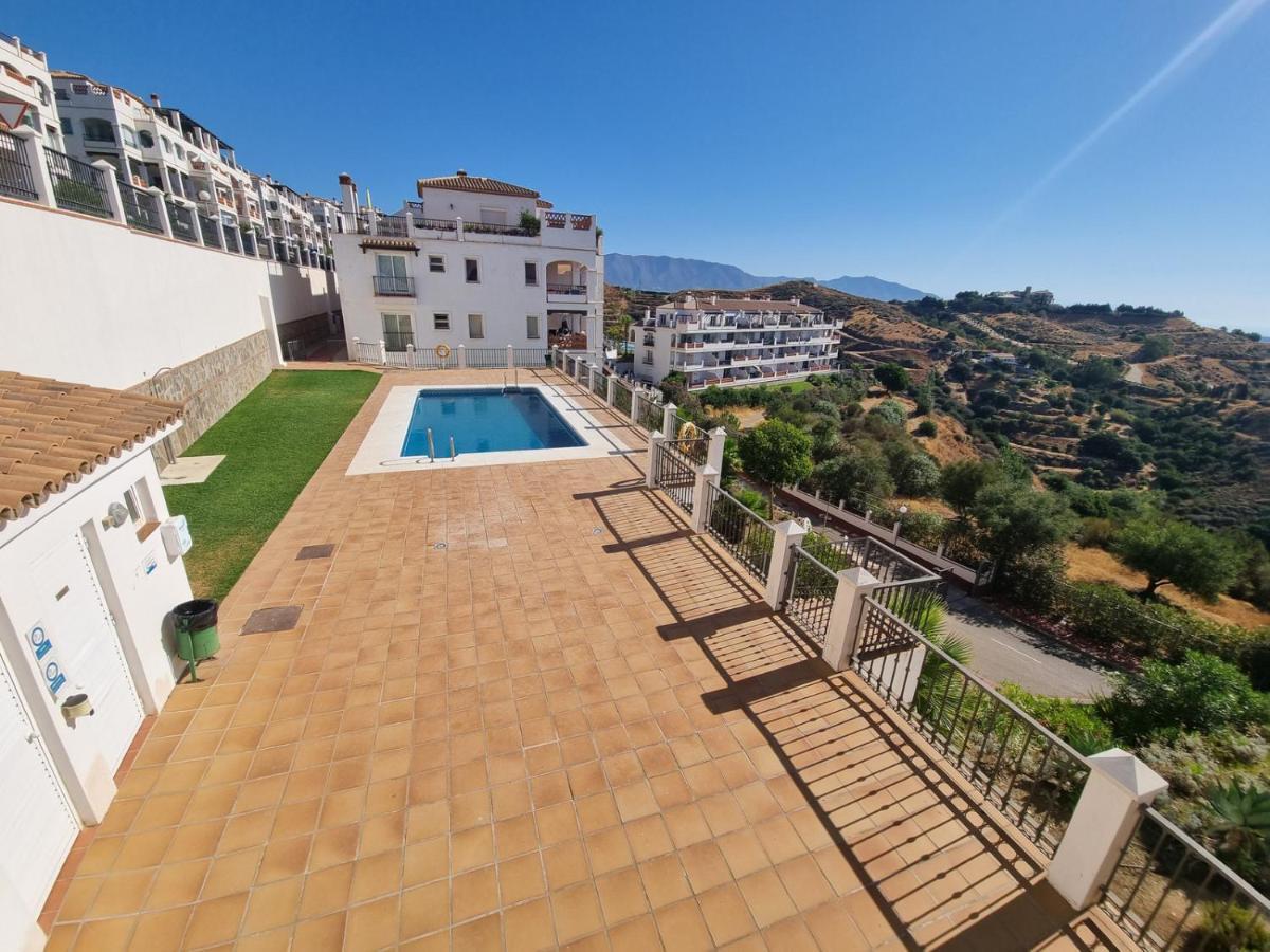 Elegant Apartment With Fantastic Views At The Top Of Calahonda Sitio de Calahonda Екстер'єр фото