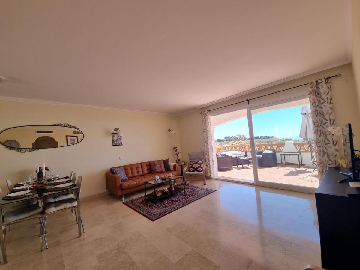 Elegant Apartment With Fantastic Views At The Top Of Calahonda Sitio de Calahonda Екстер'єр фото